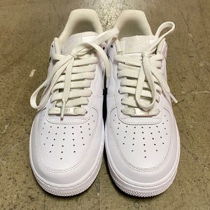 NIKE AIR FORCE 1 size 8.5 white/white/white